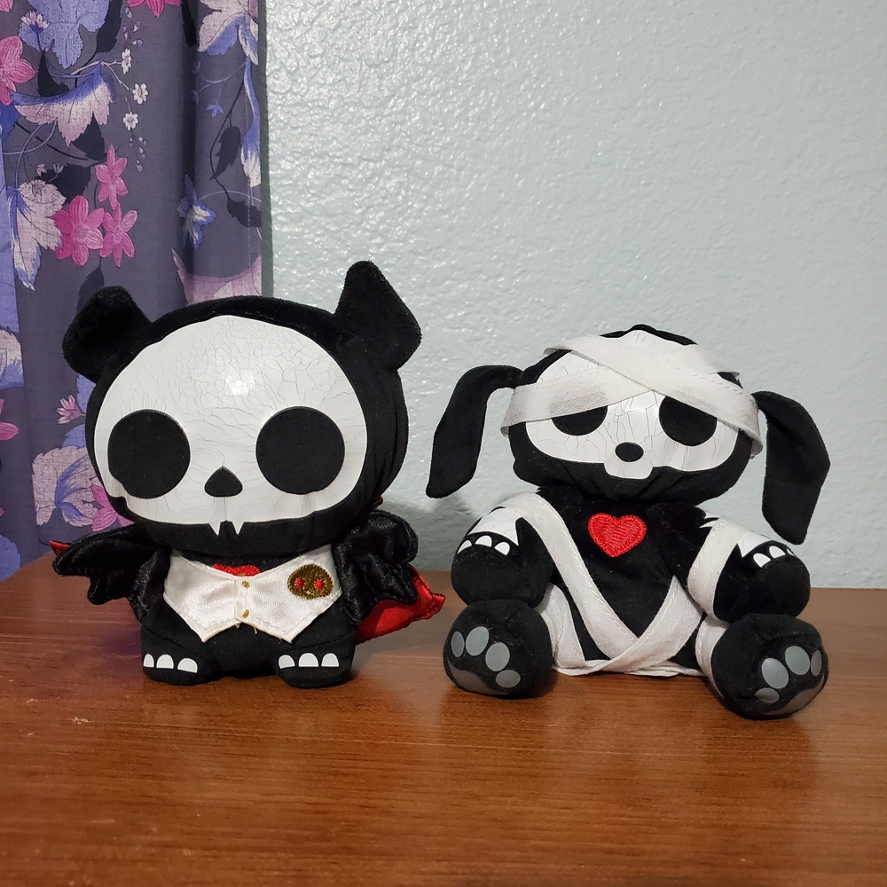 2009 Skelanimals Plushies Diego The Bat  And Dax The Dog.
